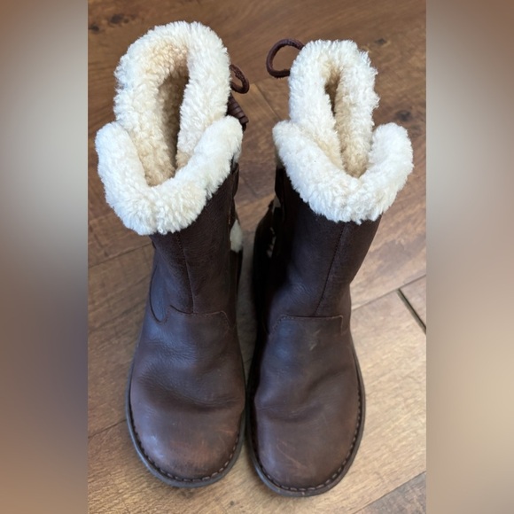 UGG akadia Womens leather boots shearling lining Sz 7 - Picture 4 of 12